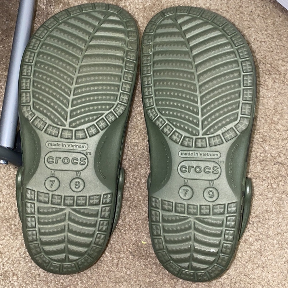 EUC green camo crocs - Picture 3 of 3